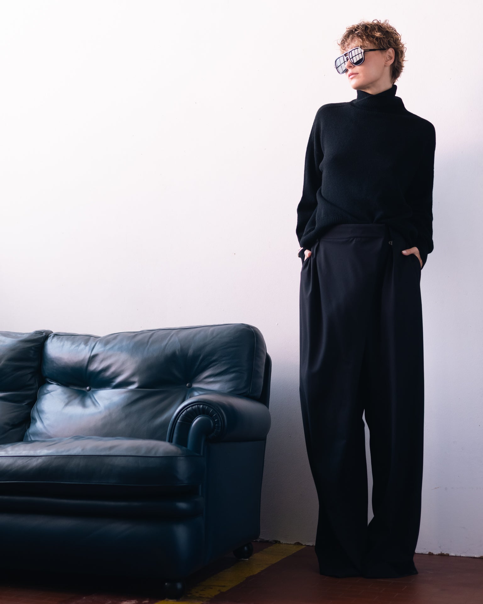 N'HOI - Maglia Nera Collo Alto