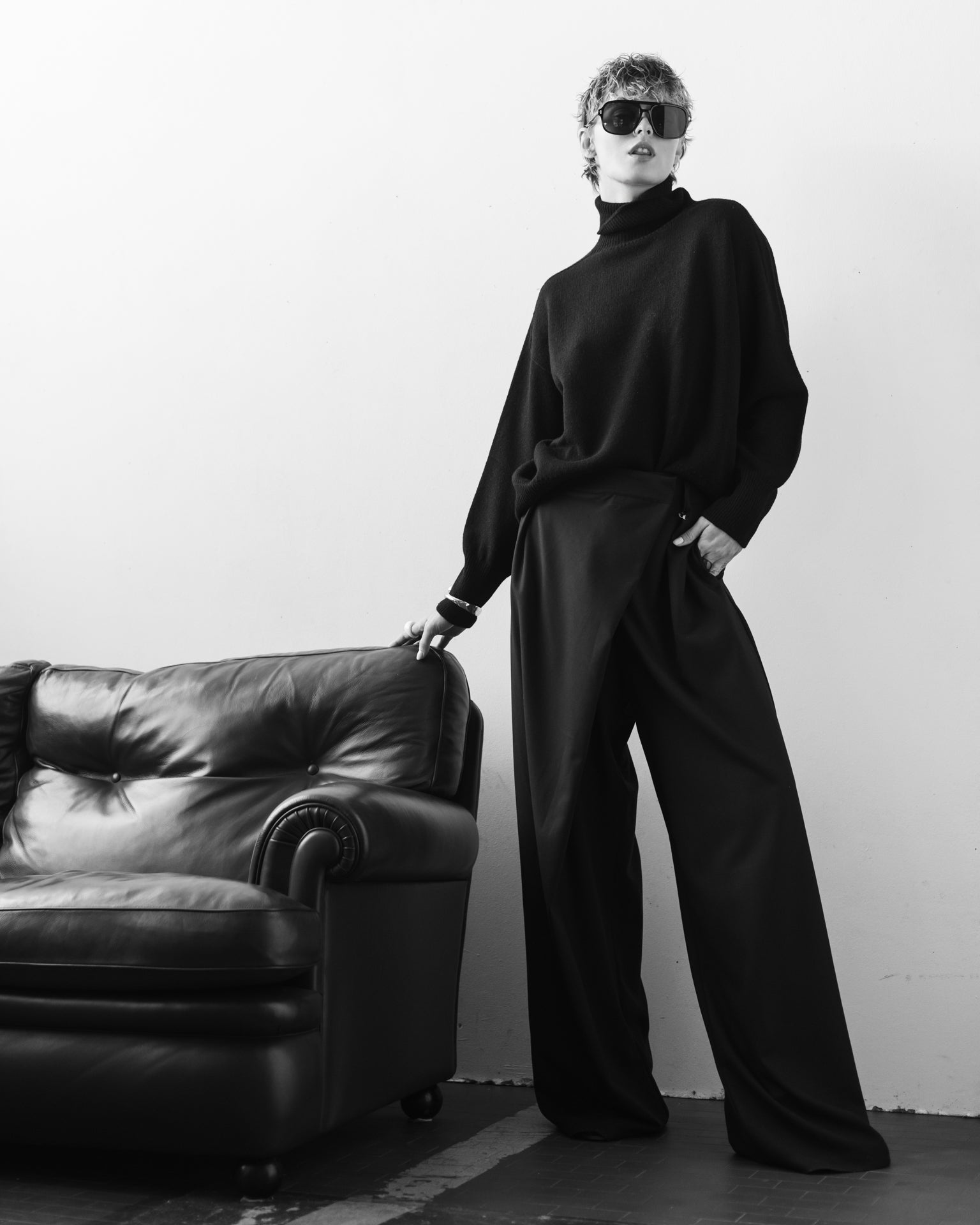 N'HOI - Maglia Nera Collo Alto