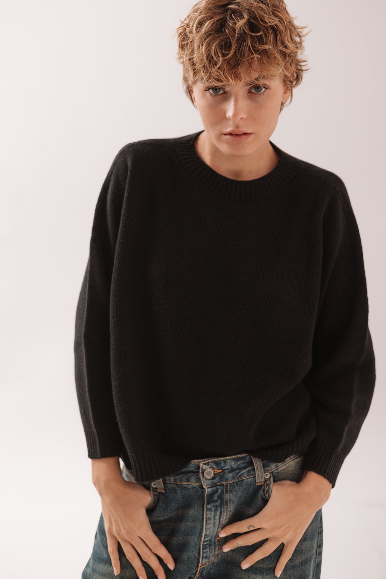 N'HOI - Maglia Nera Girocollo