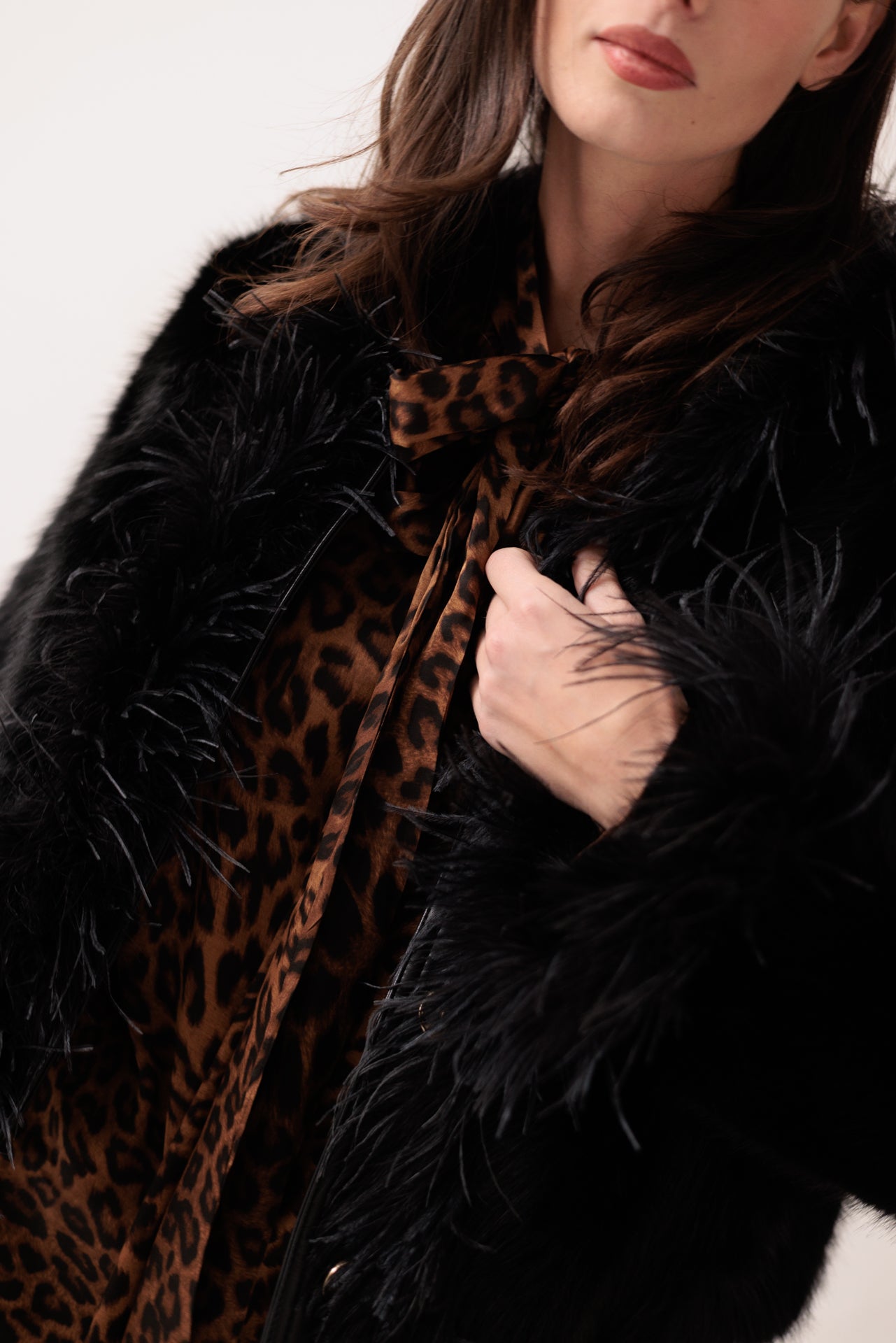 PHO FIRENZE - Pelliccia Nera con Piume